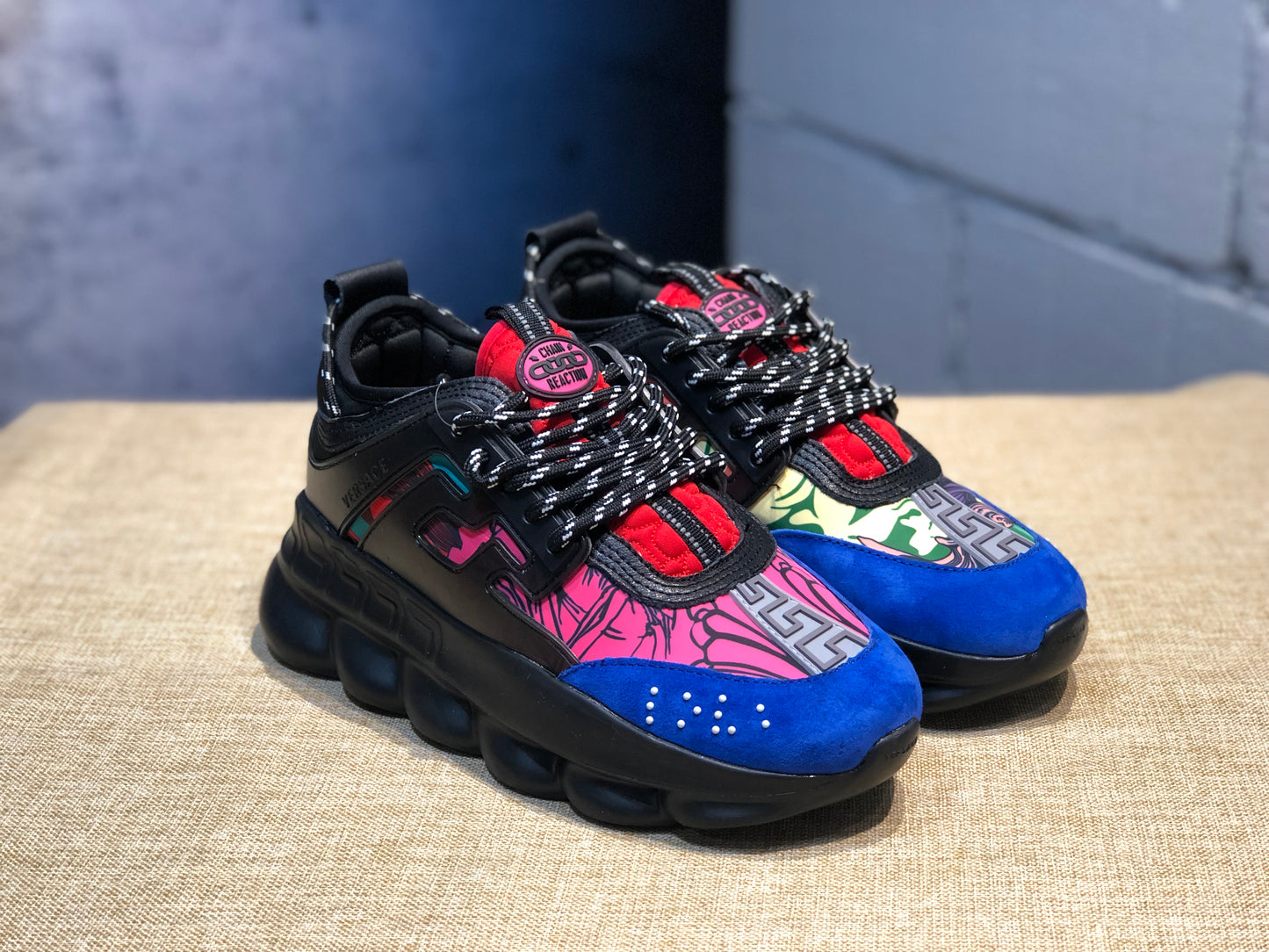 Versace Chain React