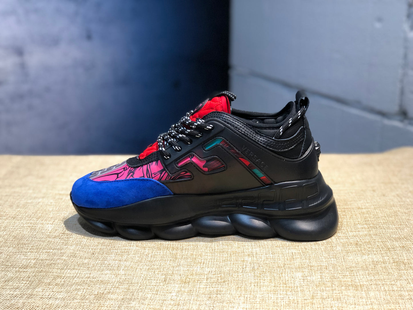 Versace Chain React