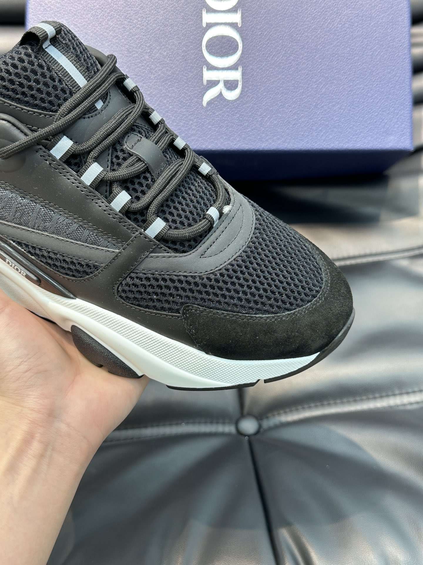 Dior B22