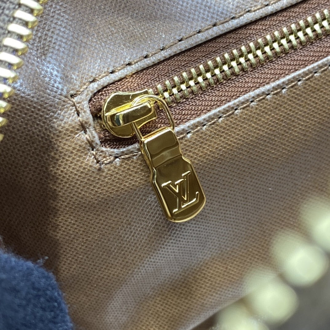 Pochette Louis Vuitton