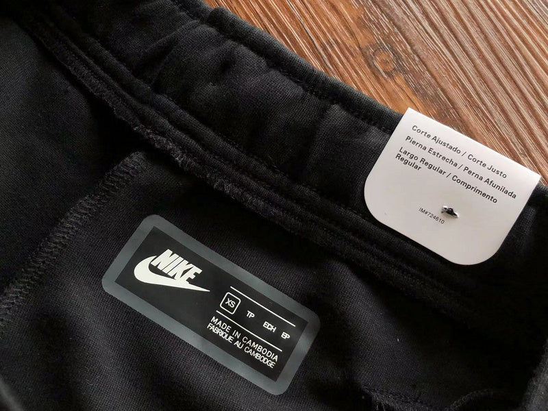 Pantalone Nike Tech