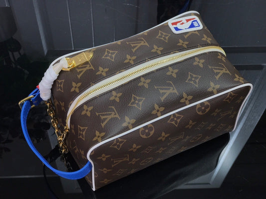 Pochette Louis Vuitton x NBA