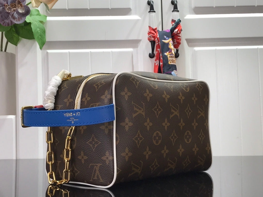 Pochette Louis Vuitton x NBA