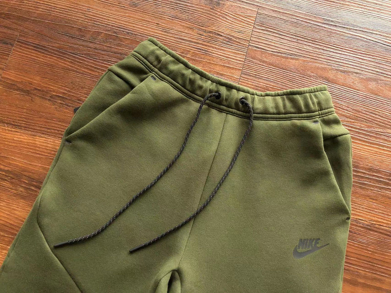 Pantalone Nike Tech Fleece