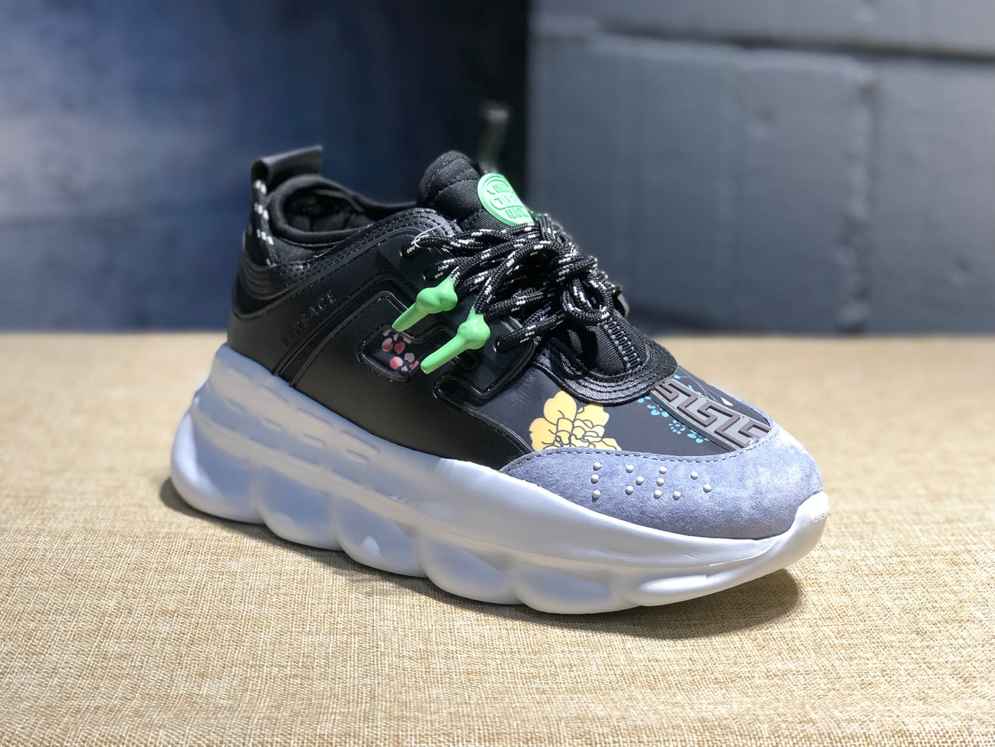 Versace Chain Reaction