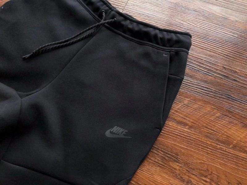 Pantalone Nike Tech
